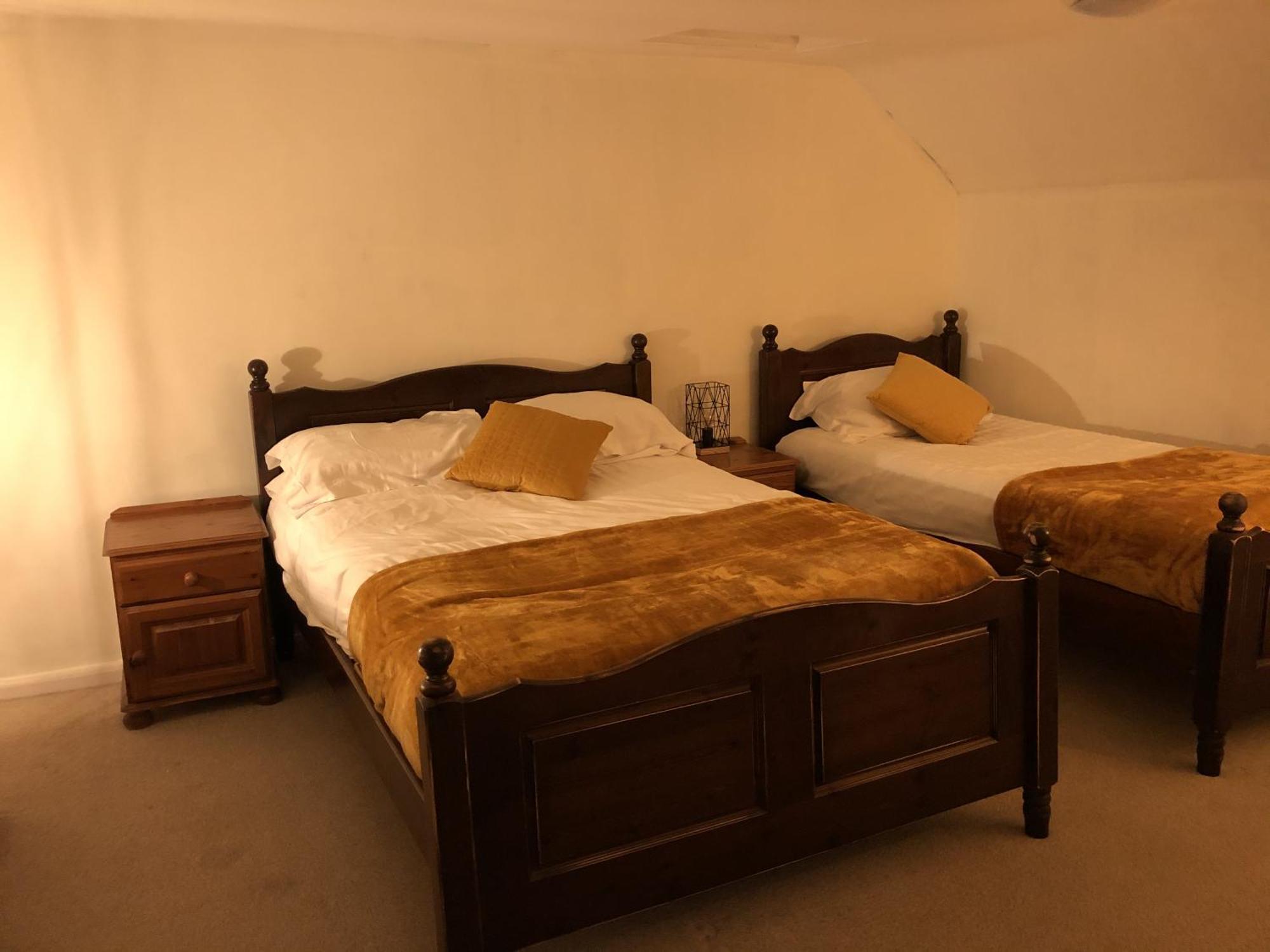 The City Hotel Durham Room photo