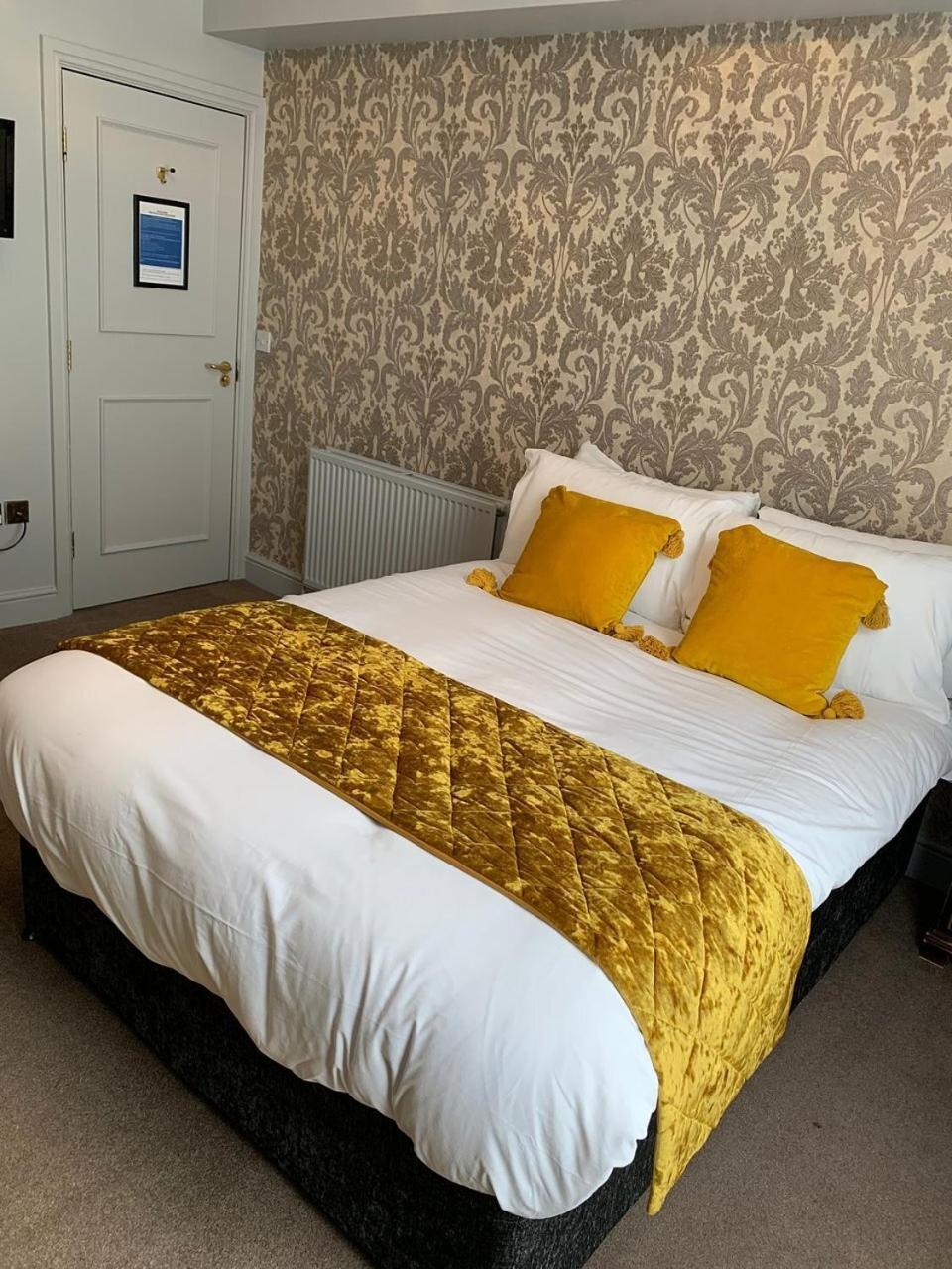 The City Hotel Durham Room photo